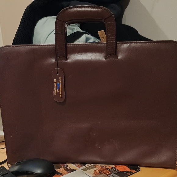 NWT Elegant Brown Top Grain Leather Briefcase